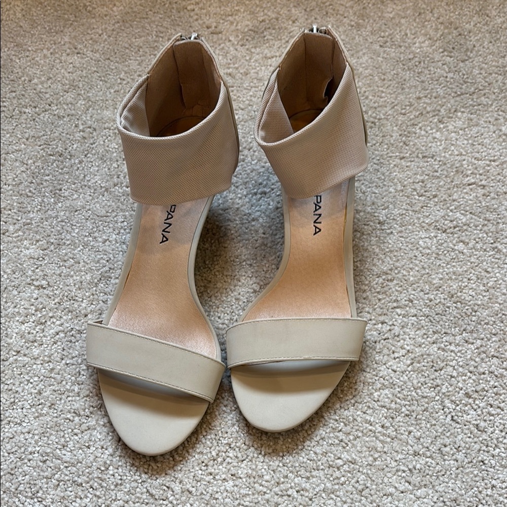 Moda Spana Cream Heels Elegant Design